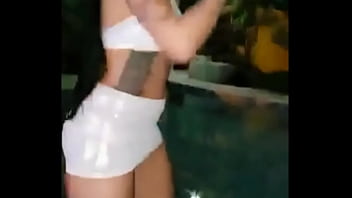 Morena Gostosa Rebolando - sensual, linda, gostosa, bunda, morena, gata, rebolando, sainha - Video 3498594