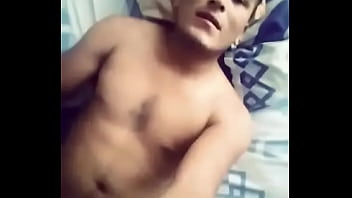 Yors, Policía Hetero Mostrando Su Verga