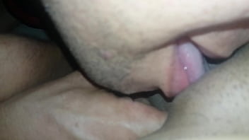 Chupando Uma Bucetinha Bem Devagarinho