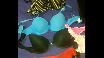 Aprovechando Que Mama No Esta