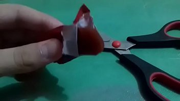 Novinho Gay Esperimentando Picolé De Sangue M. E Esperma