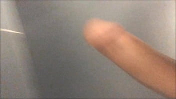 Mostrando O Pau No Banheiro Publico Do Shopping