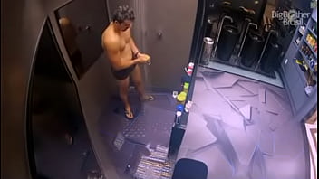 Maycon Bbb19 Tomando Banho