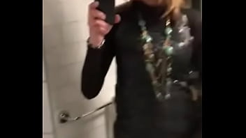Cross-dresser Fucking Masturbate