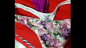 3 Calzoncitos De Mi Madre Dejandole Un Regalito