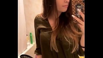 19yo Teen Shows Cleavage