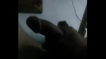 Carnicero Mostrando Su Longaniza