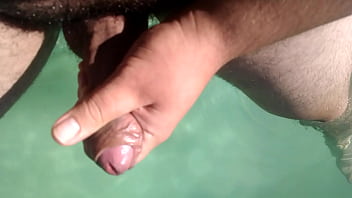 Paja En La Piscina