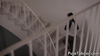 Milf Wants To Fuck The Lesbo Out Of Stepdaughter