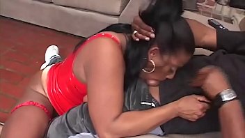 She Loves To Stick In Paint And Leather And Then Stretch Her Legs In The Sky At Work .... And Her Ass Has Something Of It ...