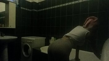 Pussy Fingered In A Friend Bath