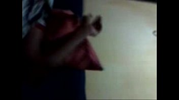 Brincando Em Quanto O Irmão Ta No Banho.