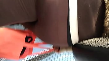 Señora Culona Rumbo Al Trabajo