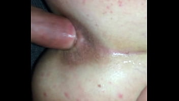 Elle écarte Bien Son Cul