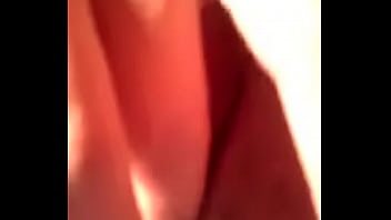 Se Masturba En El Baño Echada En El Piso Y Se Graba Mientras Toman Once En El Comedor, Es Su Lugar Favorito Para Pajearse Rico.