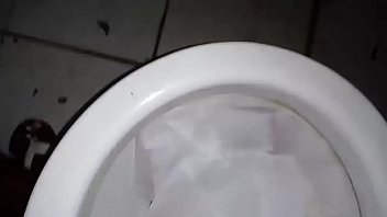 Batendo Uma No Banheiro - amateur, masturbation, soloboy - Video 3246981