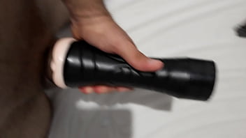 Usando E Gozando Na Flashlight