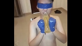 Chó Slave Nứng Uống Nước Đái Giải Khát