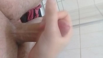 Punheta Antes Do Banho - handjob, punheta - Video 3413690