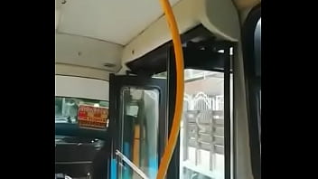 Le Chupa La Monda En El Bus - Buseta De Los Almendros, Santa Marta Colombia Marzo 2019