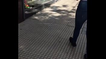 Morocha Culona En Jeans