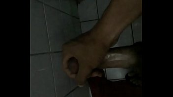 Gozando Antes Do Banho - gozando, safado, pica, magro, pau-lindo - Video 3445985