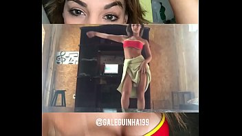 Galeguinha1999 Dançando De Toalha