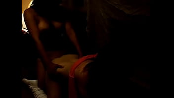 Hermanas Caen En La Tentación De Experimentar.