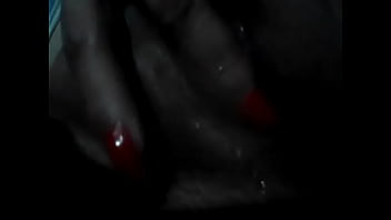 Vecina Dándose Dedo