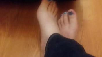 Do Women Like Man' Feet?