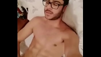 Gostoso Pauzudo Batendo Punheta Com Tesão