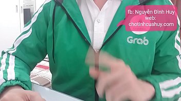 Tài xế grab bike thủ d_m