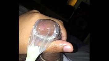 Punheta Com Camisinha - brunette, doggystyle, fuck, gay, gay-sex - Video 3218672