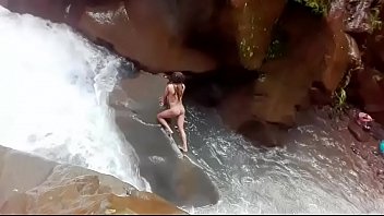 Disfrutando De Un Día Soleado En El Rio Parte Ii