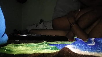 Leandro Oliveira Fazendo Ativo Com Marido Na Recepção Da Pousada.