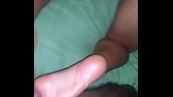 Gozando No Pé Da Loira Safada