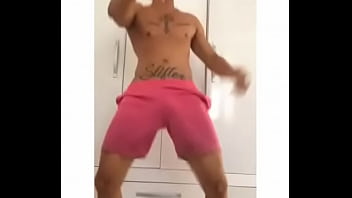 Novinho Bem Dotado Sem Cueca Dançando