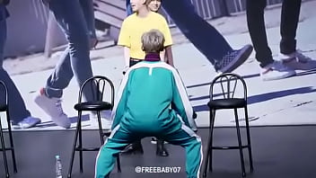 Coreano Rebolando Em Público Sensualizadamente By: Dani