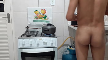 Eu Cozinhando Sem Cueca. O Que Voc_ Quer Comer: Pau Ou Cu?