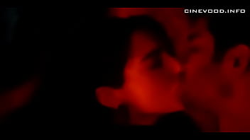 Indian Girl Sara Ali Khan Kisses
