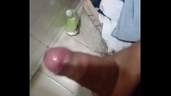 Tirando Leche A La Pared