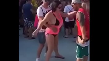 Sendo Sarrada Por Trás E Mamando O Gostoso No Centro De Divinopolis Ao Meio Dia