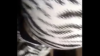 Latina Shaking Ass In Leggings