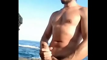 Japa Roludo Gozando Na Praia Ao Ar Livre