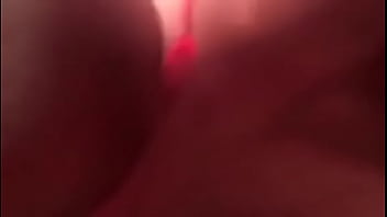 Dando De Lingerie Vermelha