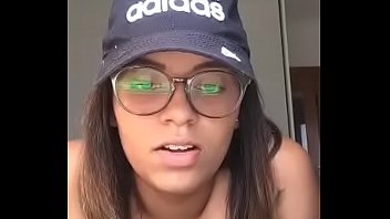 Periscope 01 Morena De Oculos Mostrando Os Peitos