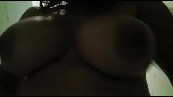 Madurita Moviendo Las Tetas