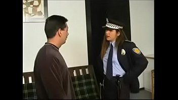 Pagando Multa A La Oficial De Transito