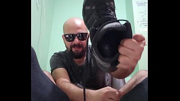 Trampando O Dia Todo Dirigindo. Chule Azedo E Gostoso