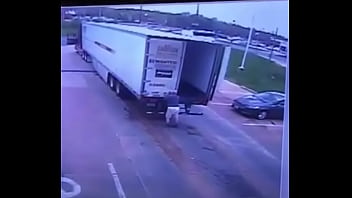 Porta De Caminhão Matando Careca De Tesão